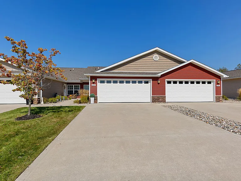 Redwood Grand Blanc — Photo 3