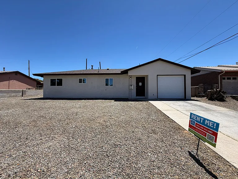 1512 Clancy Dr NE — Photo 1