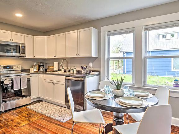 Dining Area & Kitchen