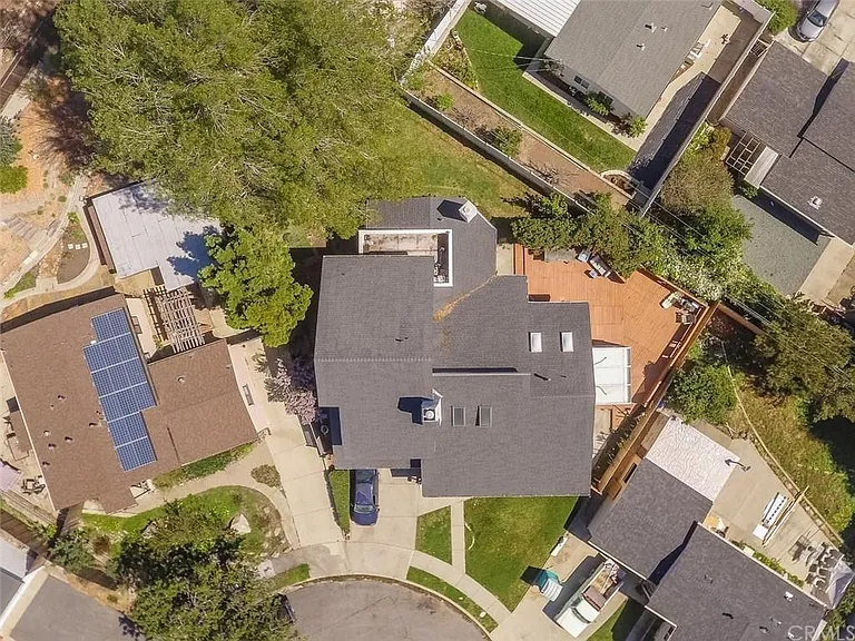 399 Jaycee Dr — Photo 2