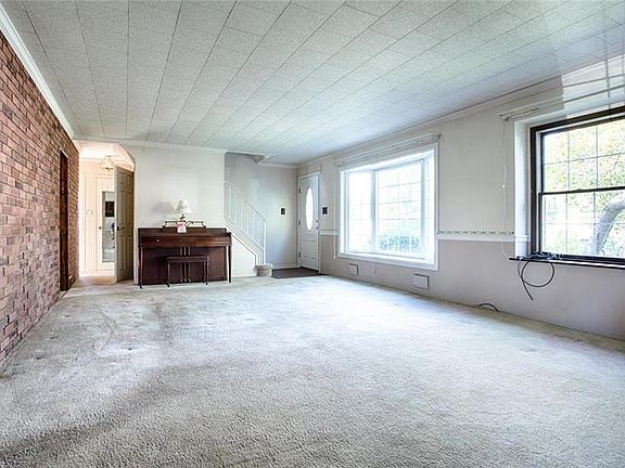 3rd image of 831 Cibby St