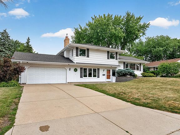 2nd image of 8616 34th Ave N