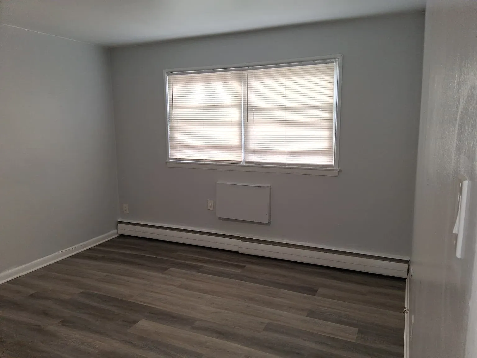 1 bed, 1200 sqft, $1,300 — Photo 3