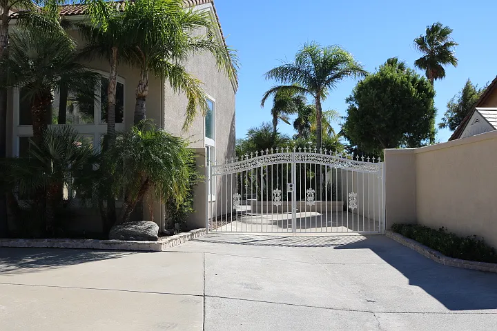 14049 Claremont Ln — Photo 3