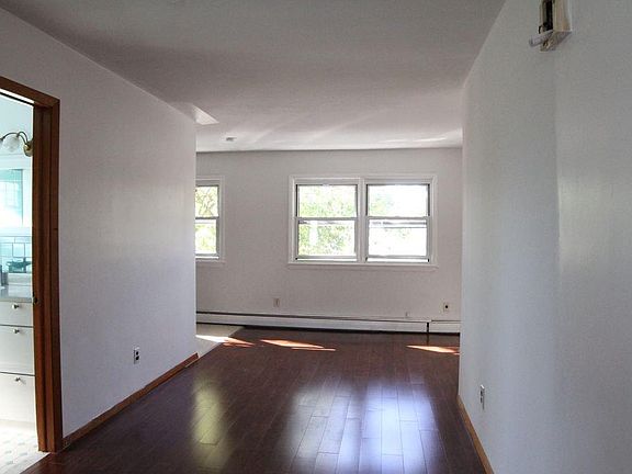 5th image of 375 Isabella Ave #2