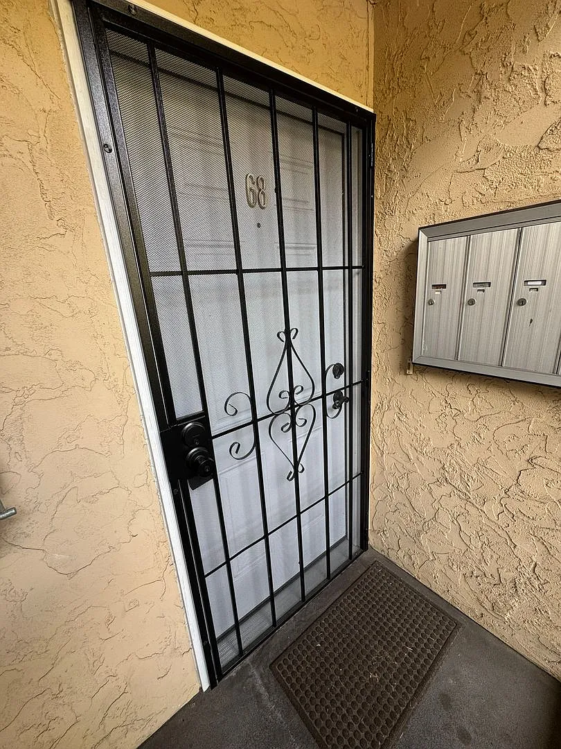 1Bd/1Ba Kirkland Condo — Photo 2