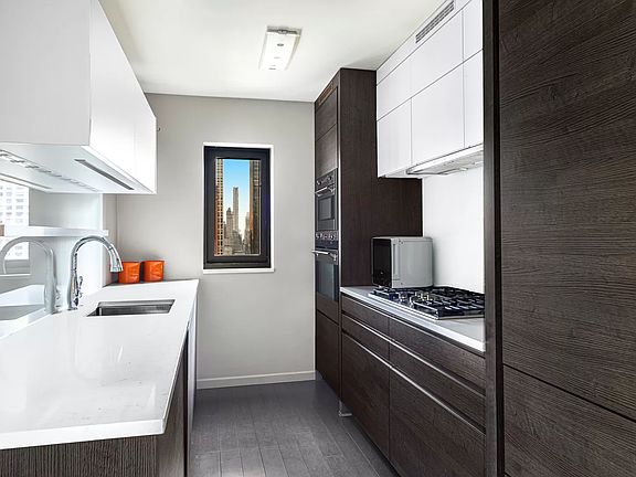 4th image of 161 W 61st St APT 23F