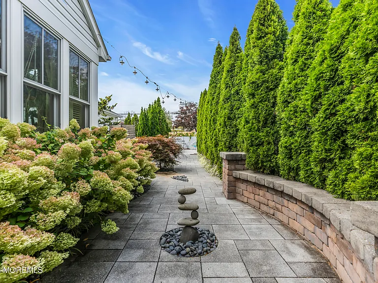 67 N Farragut Ave — Photo 45