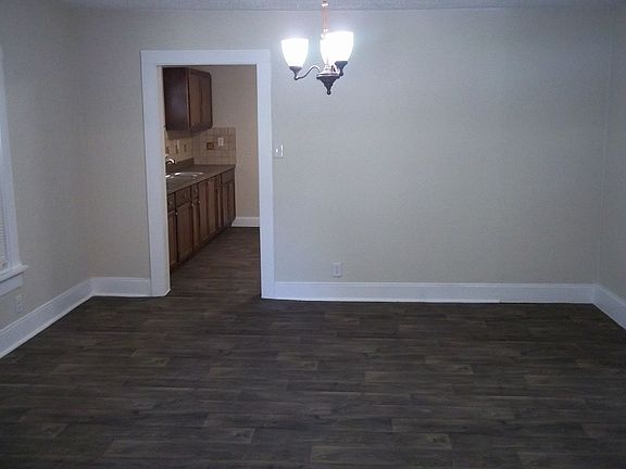 5th image of 1001 E Davis Ave