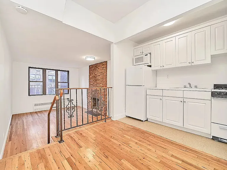 219 E 25th St #4E — Photo 2