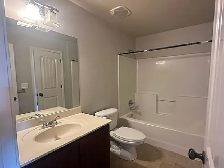 141 Danbury Ln — Photo 4