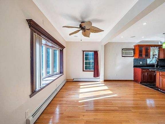 5th image of 22429 Davenport Ave Floor 1