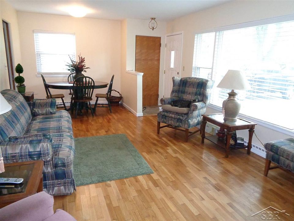 1st image of 4415 Louise St