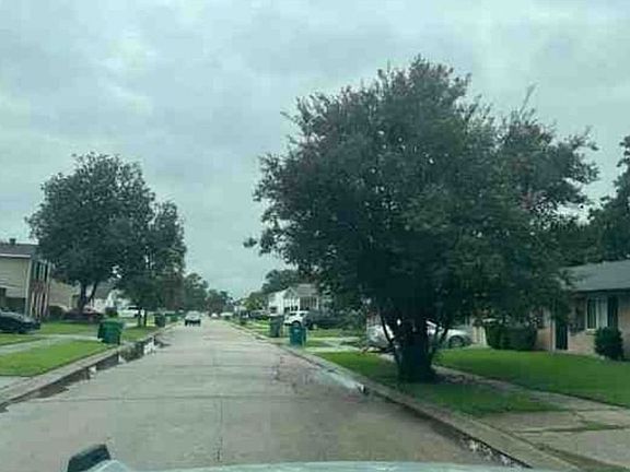 Exterior Neighborhood (street photo)