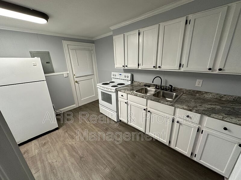 1st image of 426 S Beaumont Ave APT A