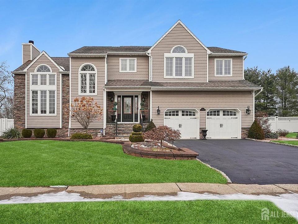 1st image of 13 Crestmont Dr