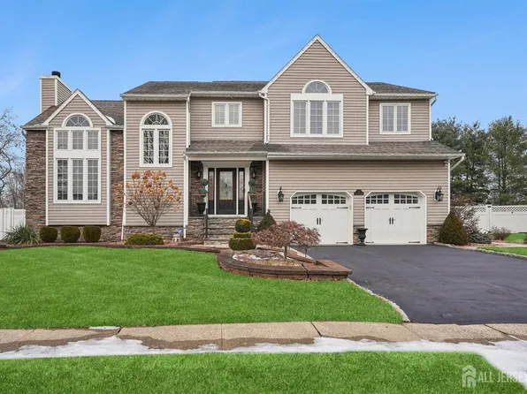 13 Crestmont Dr, Hillsborough, NJ 08844