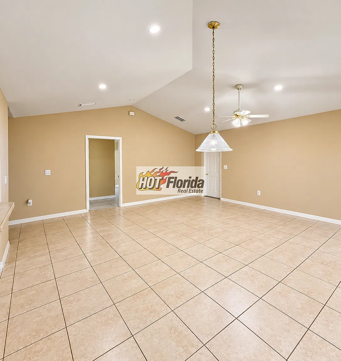 Updated 2-Bedroom, 2-Bath Home with Garage in Sun 'N Lake Sebring, FL — Photo 3