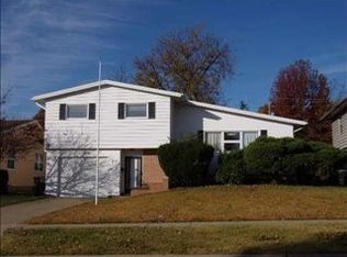 2013 SW Crest Dr, Topeka, KS 66604