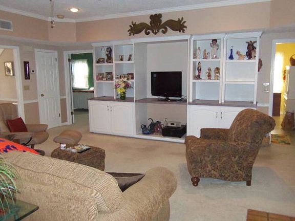 2nd image of 505 Lakeview Dr