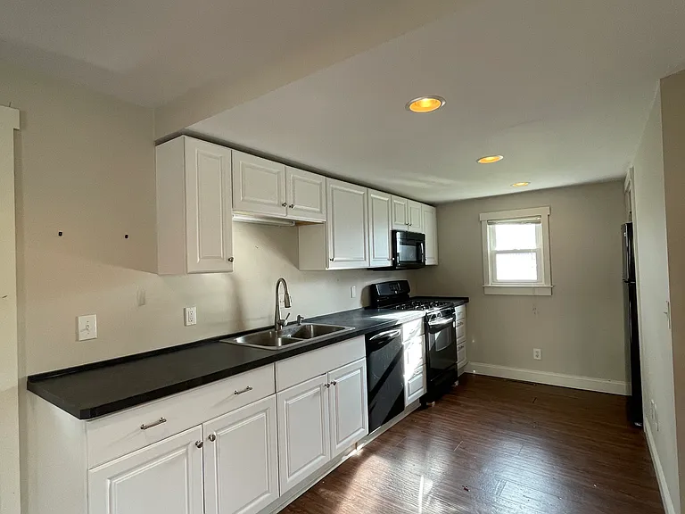 303 S New Castle St — Photo 6
