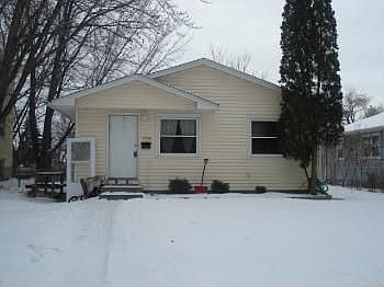 1st image of 1746 Iowa Ave E