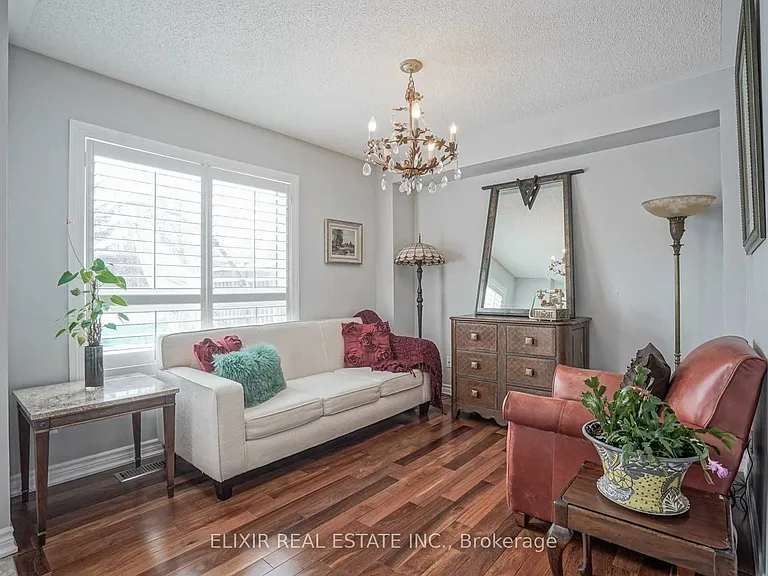 32 Florette Pl — Photo 4