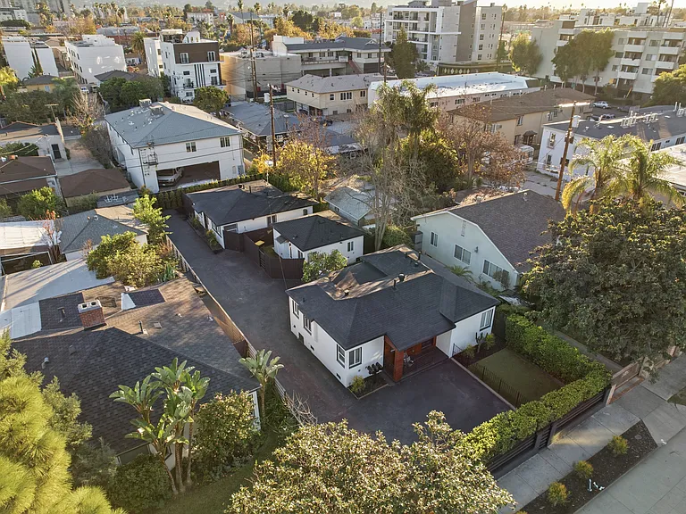 11340 Emelita St — Photo 14