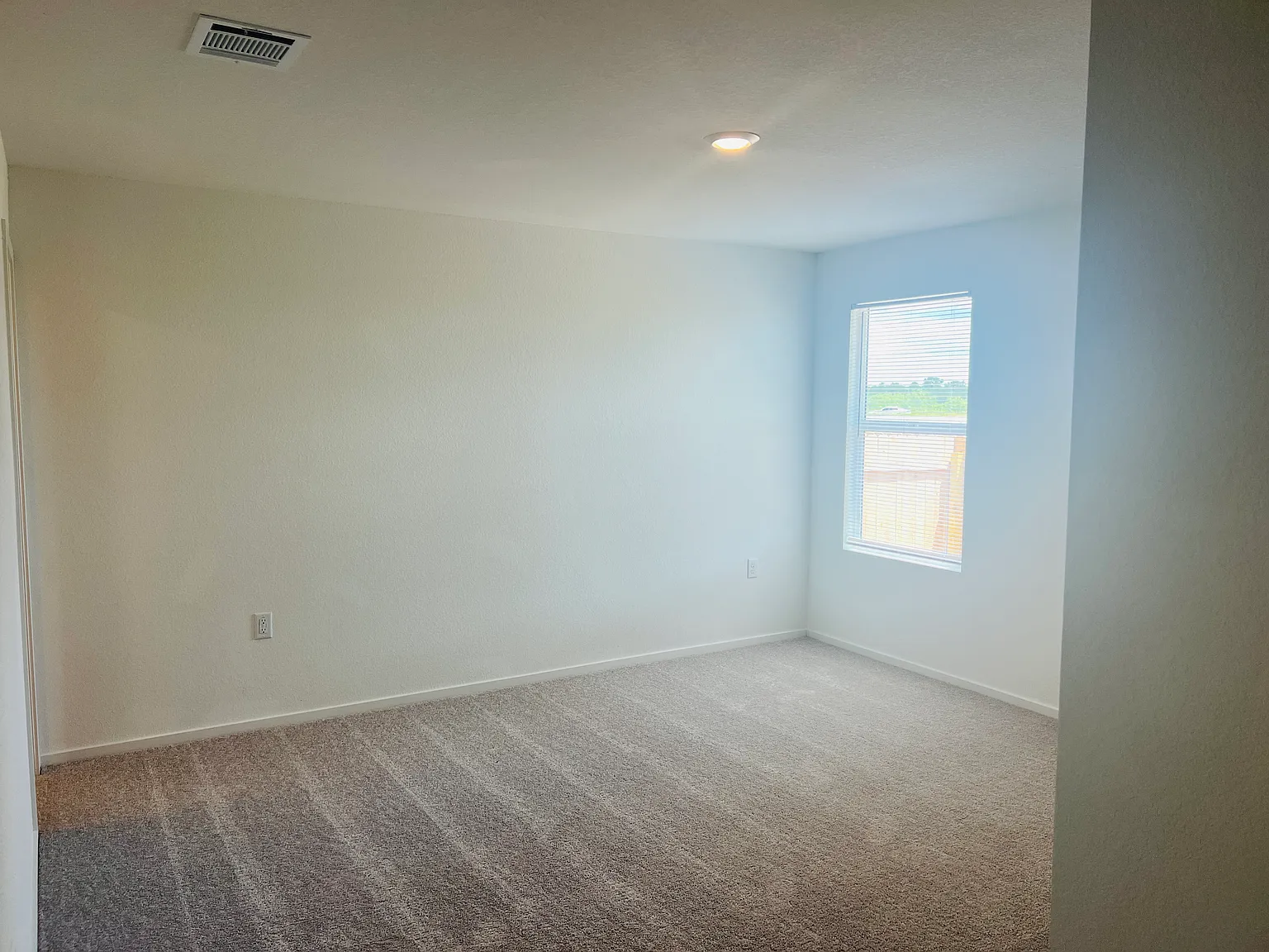 3 bed, 1474 sqft, $1,800 — Photo 4