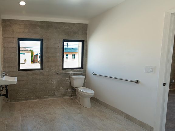 5th image of 2745 W Manchester Blvd #100