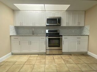 184 SE 10th St, Deerfield Beach, FL 33441