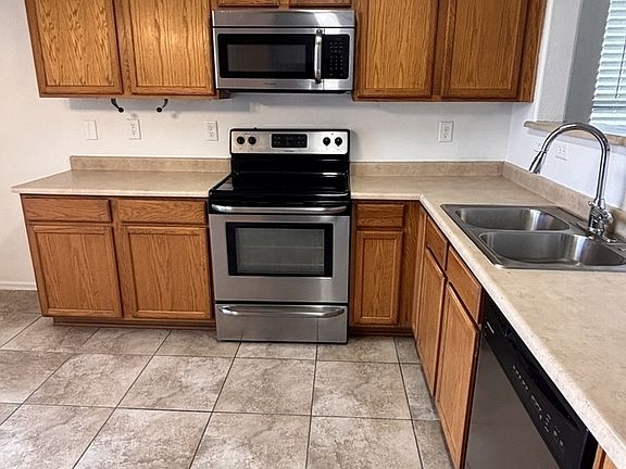 4th image of 202 E Gwen St