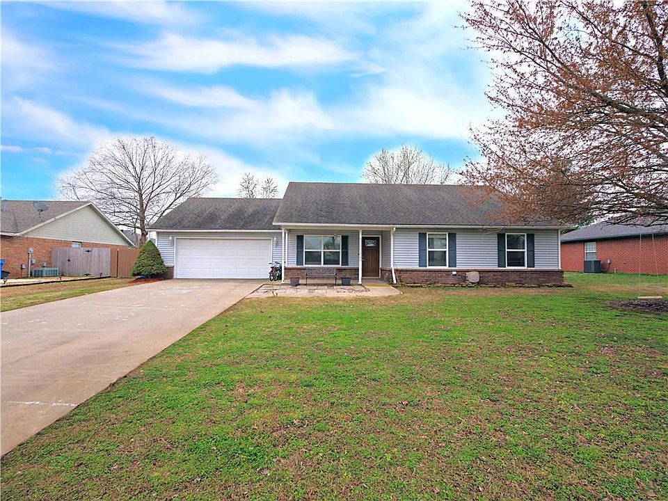 1st image of 2704 Pleasant View Ln