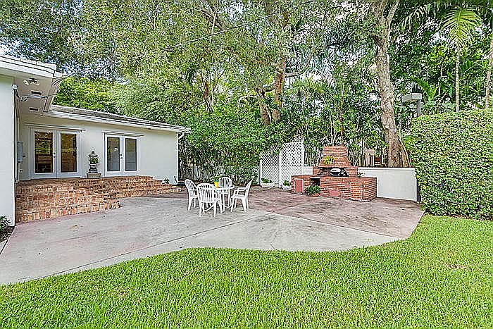 2nd image of 6019 Riviera Dr