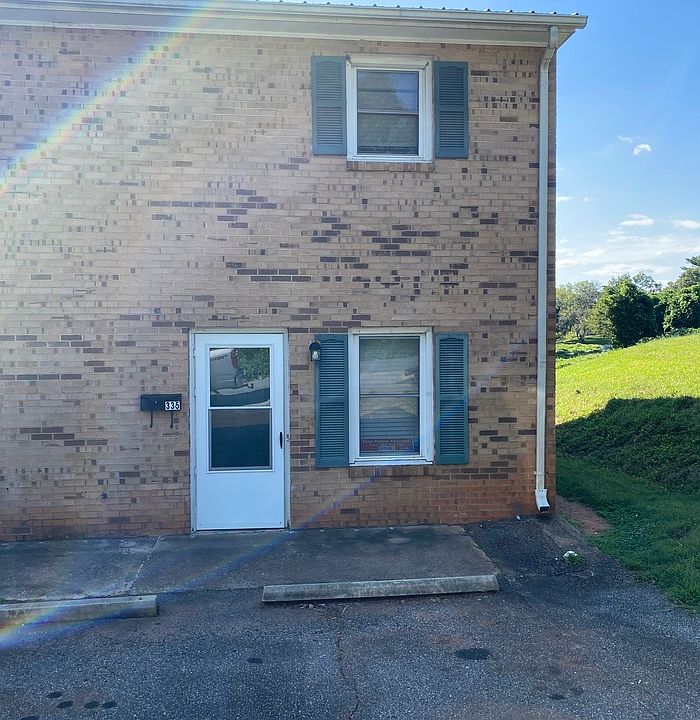 1st image of 335 Wells Dr