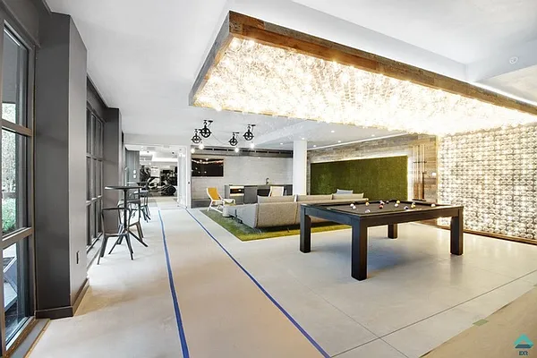 Rented by EXR | media 9