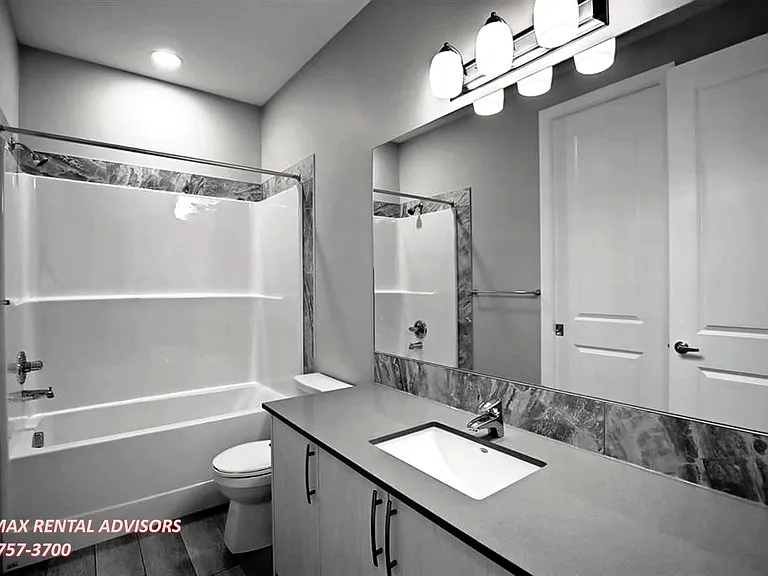 143 Lucas Ter NW #UPPER — Photo 25