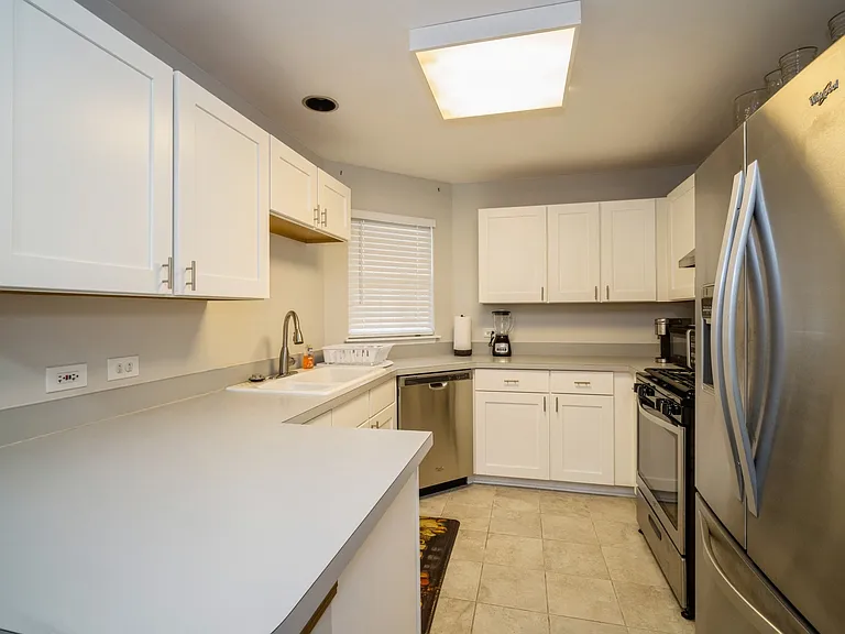 1045 Talbots Ln — Photo 12