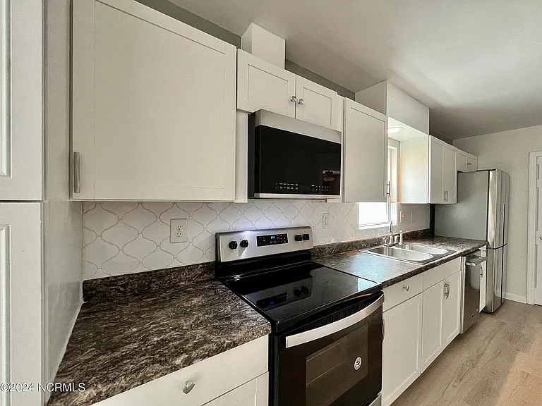 226 Tyson St — Photo 19