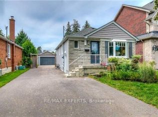 10 Lady Bank Rd #BASEMENT, Toronto, ON M8Z4J5