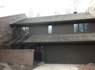 2001 Greenbriar Ln, Lincoln, NE 68506