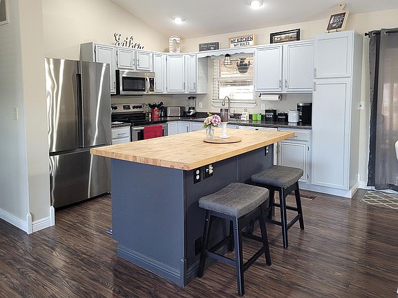 3rd image of 40 Creekside Dr