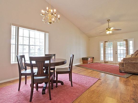 4th image of 967 Malden Ct