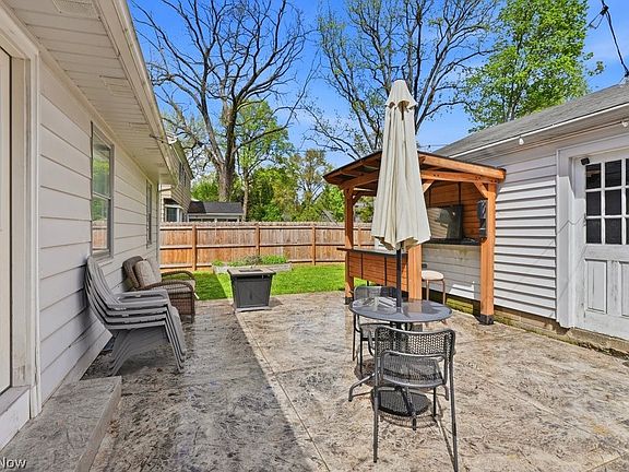 3rd image of 2985 Vincent Rd