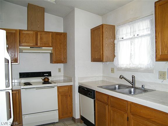 5th image of 1010 75th St E