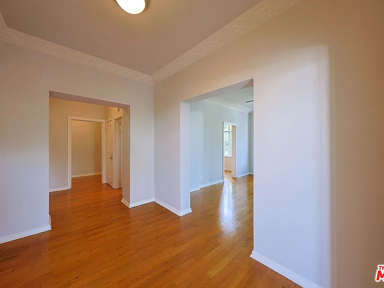 1314 N Hayworth Ave #303 — Photo 4