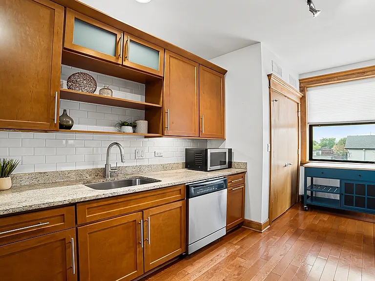650 N Wood St #3S — Photo 9