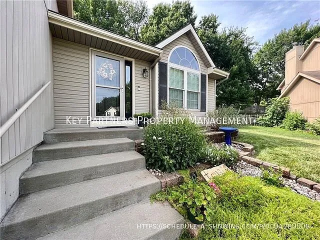 10615 NW 86th Ter — Photo 3