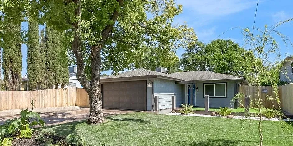 6826 8th Ave photo 1