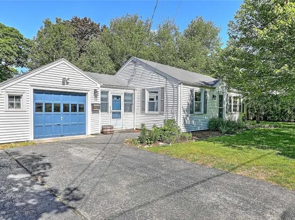 9 Roberta Dr, Barrington, RI 02806